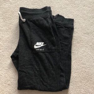kids nike joggers w/ pockets